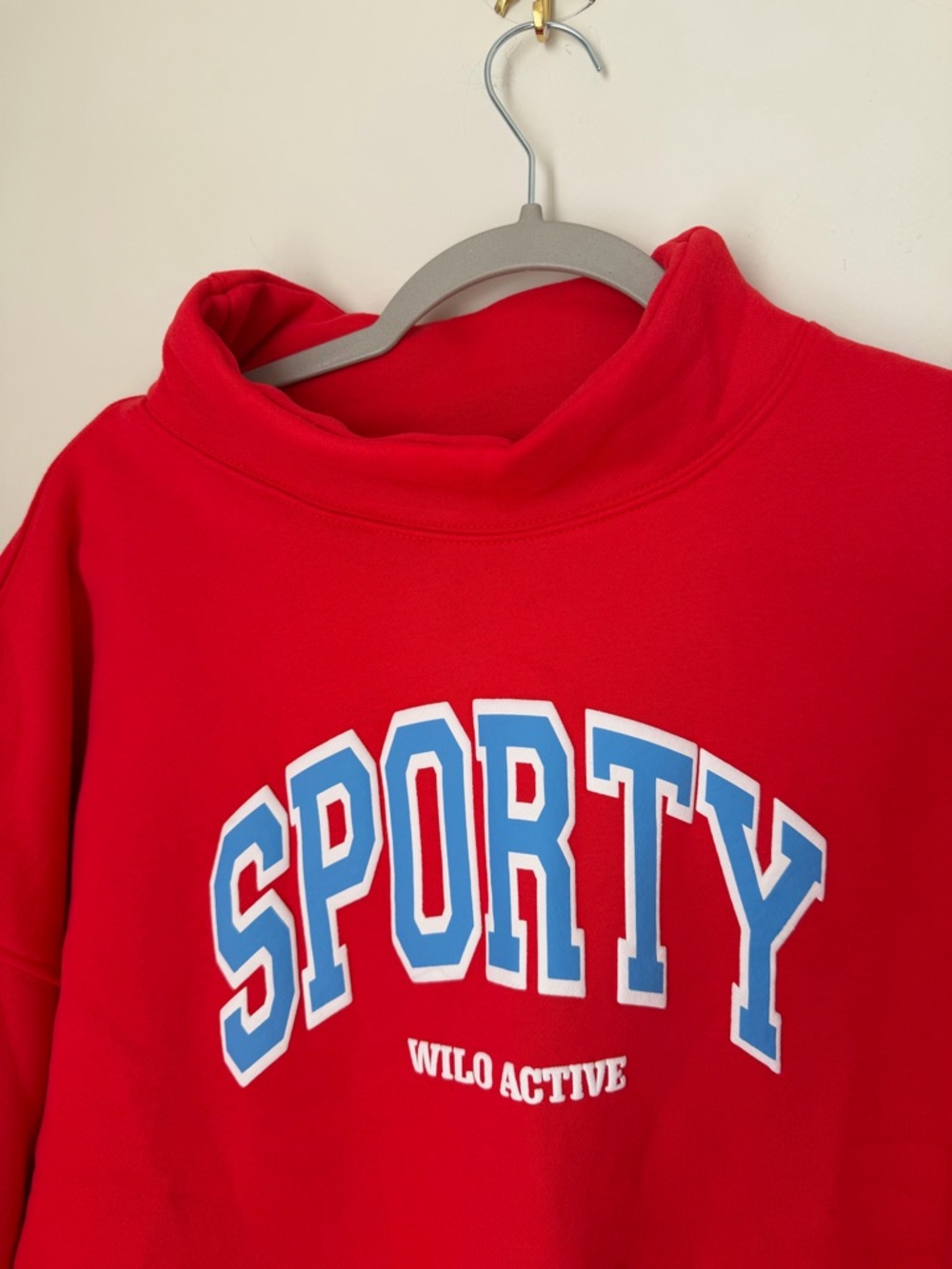 Viral WILO Sporty Red mock neck Sweatshirt & Shorts Set - Picture 4 of 8
